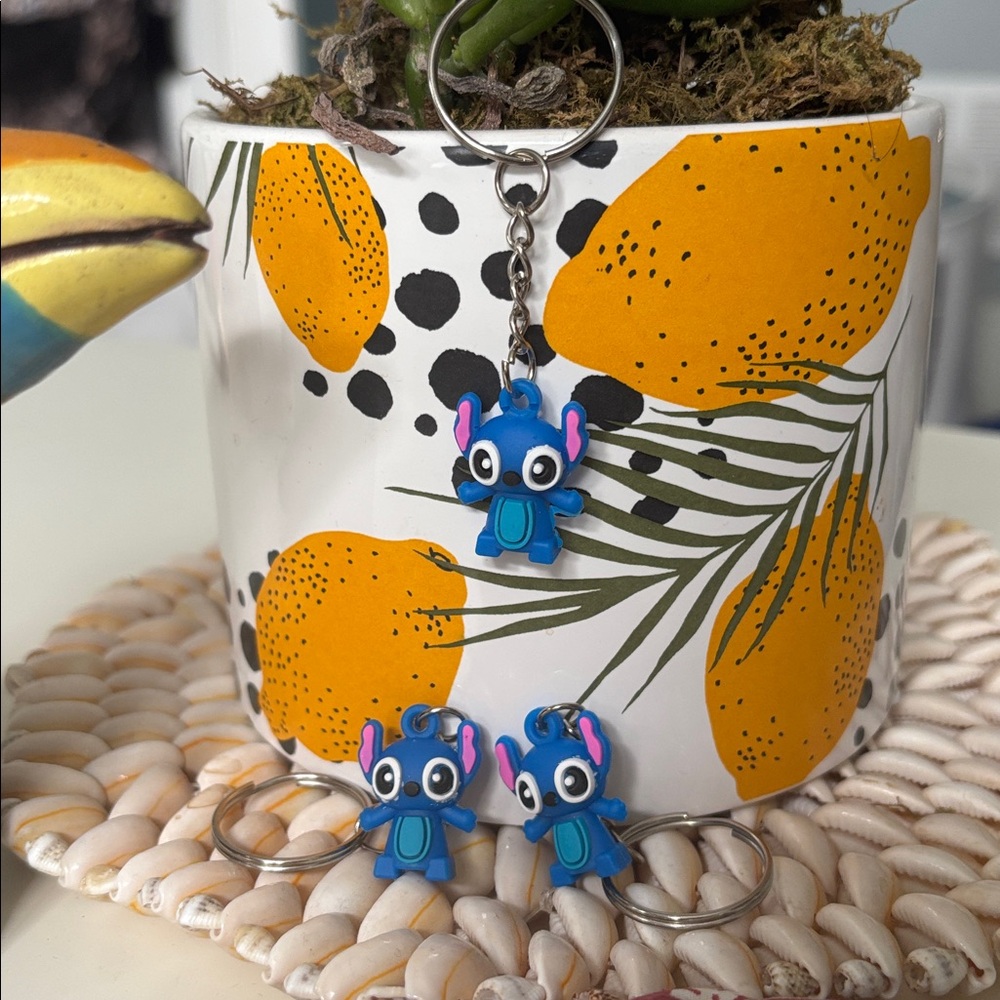 Mini STITCH keychains🩵 3/6 - Picture 2 of 2